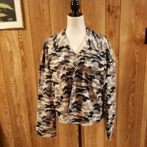 🥀NWT Savanna Jane Camo Button-Up Jacket (L)🥀